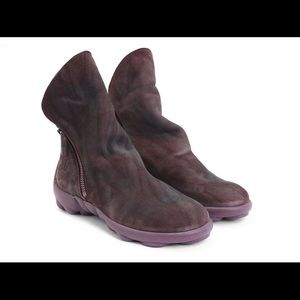 NWOT Super chic John Fluevog designer sneaker